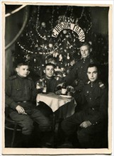 Group sergeants and soldiers of the Soviet Army celebrate New Year.