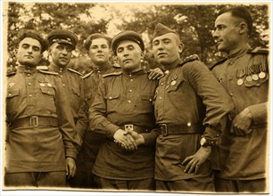 A group of soldiers and officers of the Soviet Army.