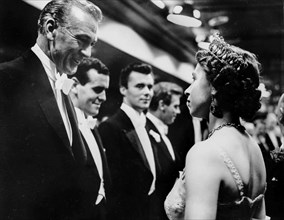 Gary Cooper, George Cole, Dirk Bogarde Meet Queen Elisabetta II.