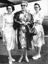 Joan Crawford With Daughters Cathy And Cindy.