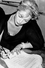 Janet Leigh While Signing Divorce Papers From Tony Curtis.