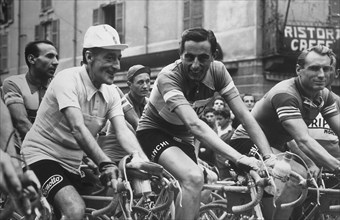 Toto with Fausto Coppi. Toto Al Giro D'italia. 1949