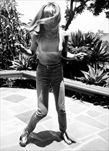 Young woman dancing twist, 1966