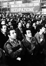 Italy, arese, worker assembly at Alfa Romeo, 70s