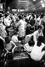 Italy, Milan, central station, passengers at the station during the summer exodus, 70s