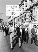 Manifestation of the white collar worker, Rome 1982
