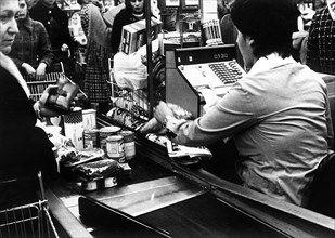 Supermarket checkout, Italy 1975