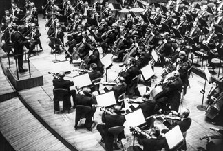 Leonard bernstein, vienna philharmonic, new york ensemble's pension fund concert, 1967