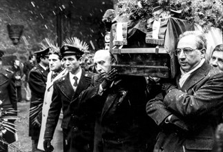 Francesco cossiga and giuseppe parlato at padovani funeral, 1976