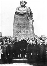 Communist party leader at marx's statue in moscow