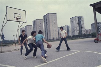 Young man playing basket, 70's