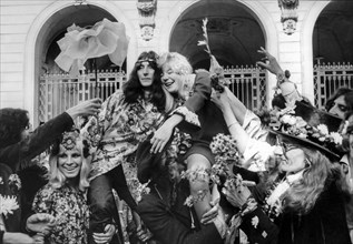 The first hippy wedding in france, 1967