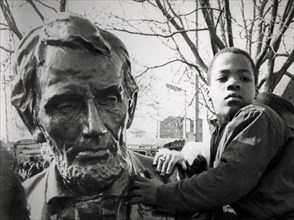 Newark riots, child near a lincoln's statue, 1968