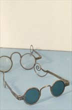 Eyewear history, iron glasses, ca 1770