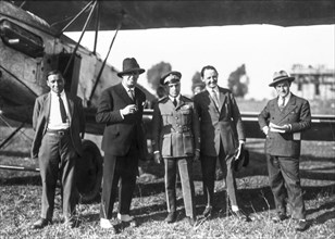 Francesco de pinedo with competitors of coppa italia, 1925
