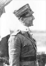 Gabriele d'annunzio commander of the bombardment squadron of comina, 1916