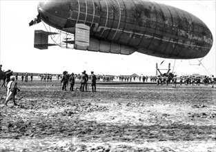 Italian airship in landing, Libya 1912