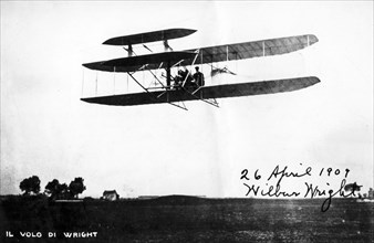 A flight of Wilbur Wright in a photo autographed by the same manufacturer and aviator, 1909