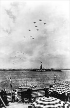 Italian planes commanded by Italo Balbo flying to New York on the Statue of Liberty, 1933