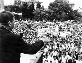 Demonstration against the war in Vietnam,  speech by amendola, Rome 1968