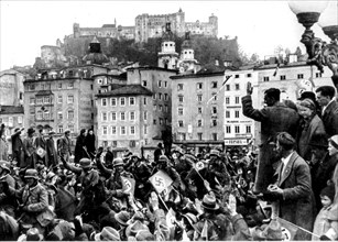 Anschluss, after the occupation of Austria by German troops the Austrian population greets the German brothers, 1938