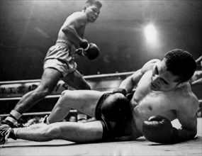 Boxer keowan yontrakit wins by knockout takao maemizo, 1962