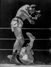 Spanish boxer luis folledo bat the french yoland leveque, the tenth round, 1964