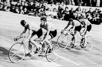 Track cycling, the two teams will control each other, moscow, 1967
