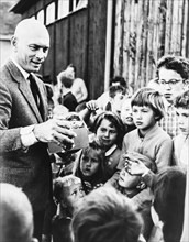 Yul brynner distributes aid to refugees, Syria, 17 July 1962