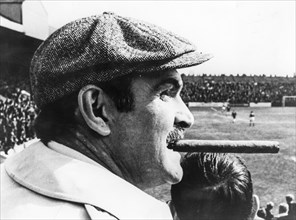 Stanley baker, during a game of leyton orient, london, 13 april 1967