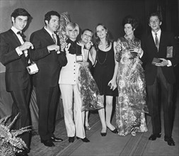 Massimo farinelli, ottavio garaventa, paola quattrini, paola borboni, delia boccardo, minnie minoprio, mariano rigillo, noci d'oro pize, lecco, 1968