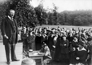 T. Roosevelt And Suffragettes