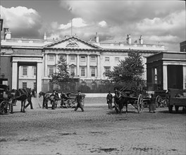 London street scene with horses and carriages.