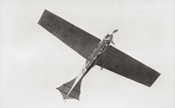 Arthur Latham's monoplane in the air in 1909.