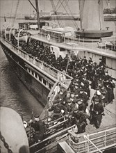 Belgian soldiers landing in Ostend under British supervision.