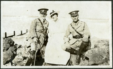 WW1 officers with female companion, Durban