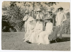 Group of European men and women, Gikiyanakanda plantation