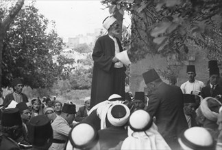 A Sheikh, a Muslim leader, addresses the Arabs in the name of the Supreme Arab Council to urge them to fight against the Jews.