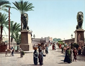 Entrance to the Nile Bridge.