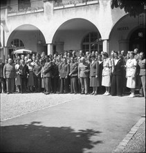 On the picture together with British physicians who visit the convalescents in Switzerland.