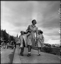 Alfonso and Margarita of Spain with their nanny, around 1947.