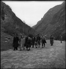 Refugees walking towards Gondo. 1944