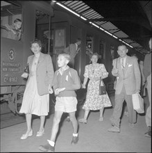 Arrival of textile workers; 1952.