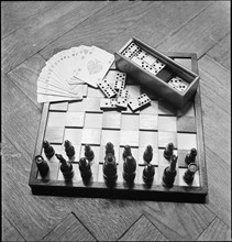 Playing games for prisoners of war, Red Cross 1943.