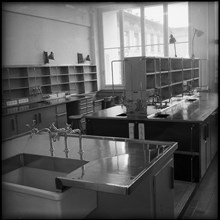 Practical training room, chemistry building, ETH Zurich around 1955.