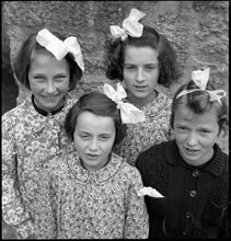 Girls with bands in the hair, 1943.