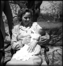 Anne of Romania with her daughter Margarita in Lausanne, 1949.