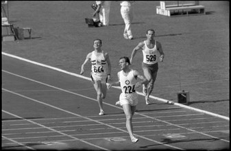 Rome 1960: heat 400m hurdles; Galliker wins ahead of Boyes(L) and Krol.