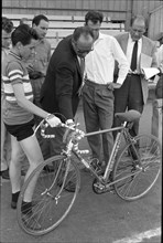 Hugo Koblet coaching young cycle racers 1962.