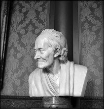 Voltaire exhibition in Geneva 1945: bust by Houdon